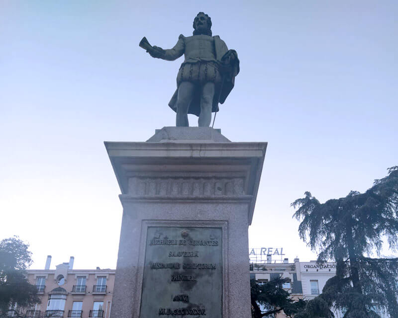Estatua homenaje a Miguel de Cervantes